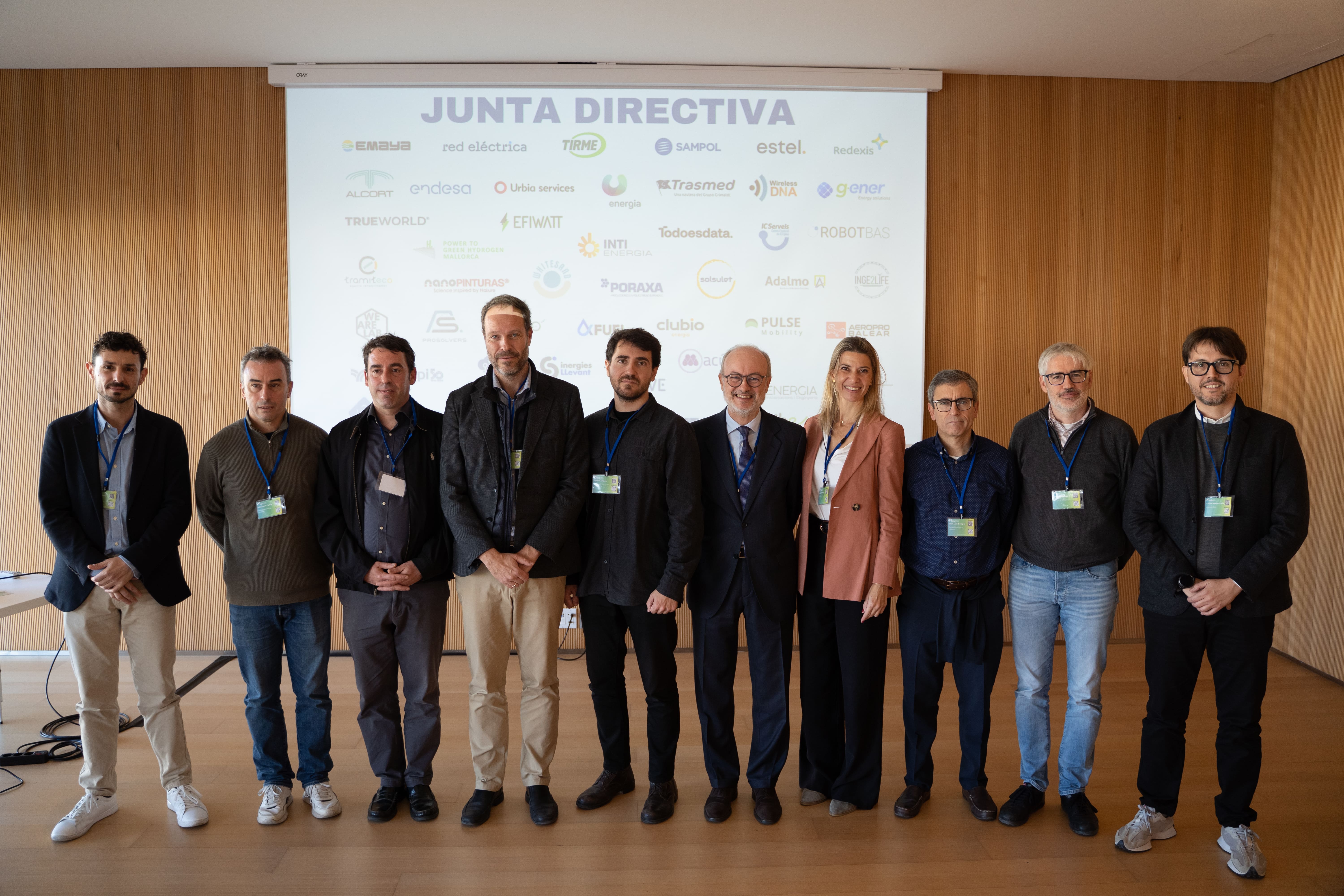 Imagen de los miembros de la junta directiva del cluster teib